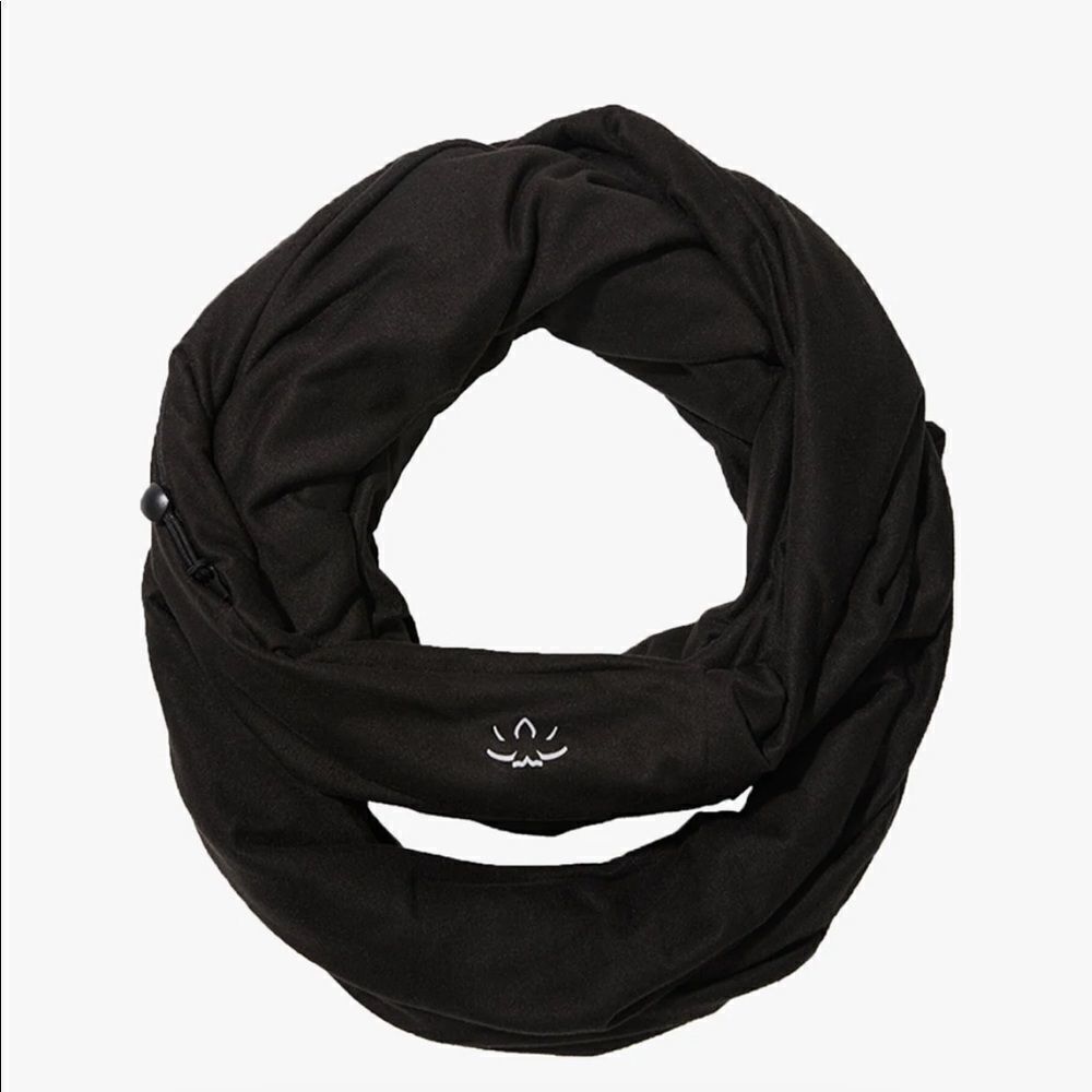 Beyond yoga infinity scarf with hidden pocket (5000H)
